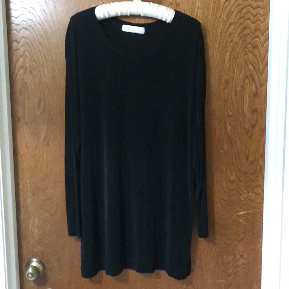 THE LIMITED. Black Tunic Top. Size XL. Fabric has a liquid knit feel.